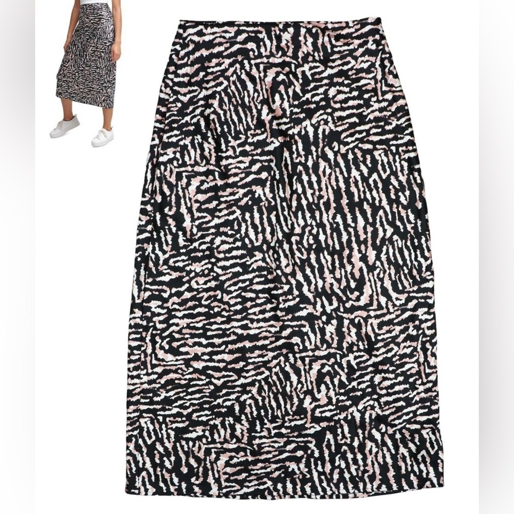 Calvin Klein- Women's Black and White  Patterned Skirt Size L
